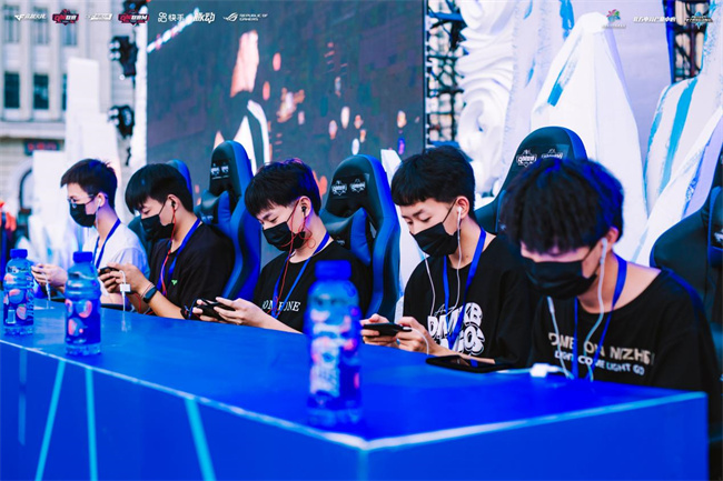 他将会留在 他将会留在