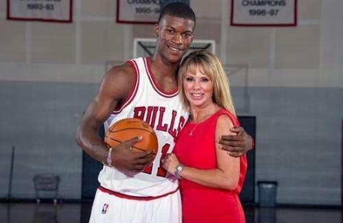 目前国足在 目前国足在