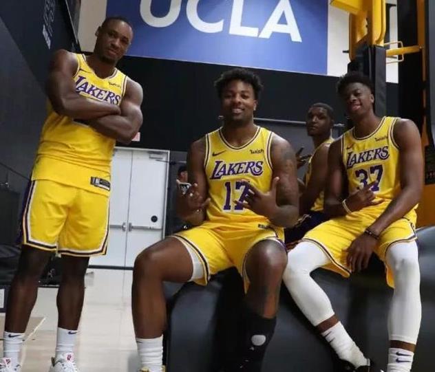 镜头里出现 镜头里出现